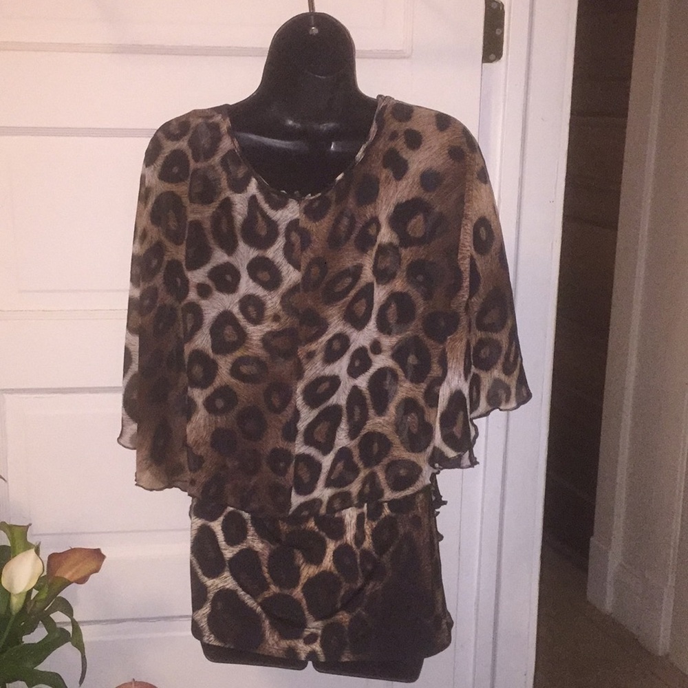 Go Wild With This Leopard Print Top - image 4